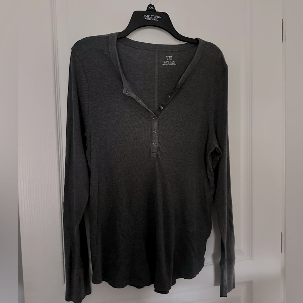 Gray Long Sleeve American Eagle Top